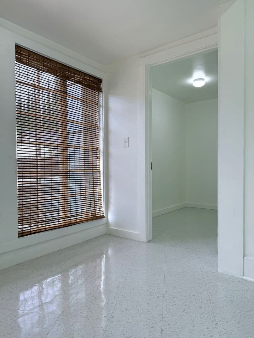 Merced House: 838 W 19th St.