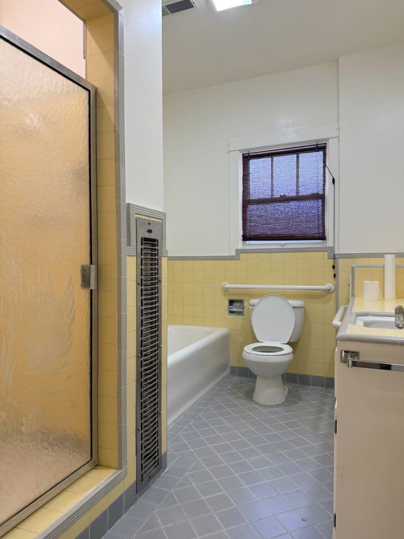 Merced House: 838 W 19th St.