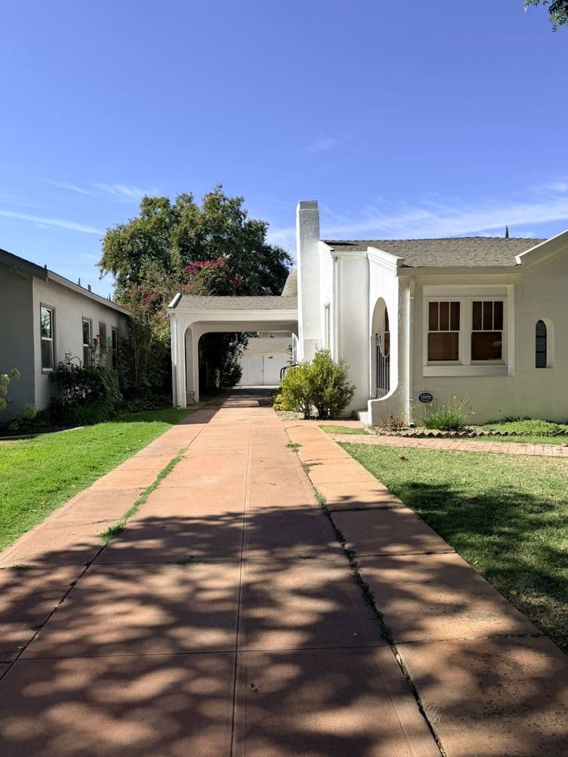 Merced House: 838 W 19th St.
