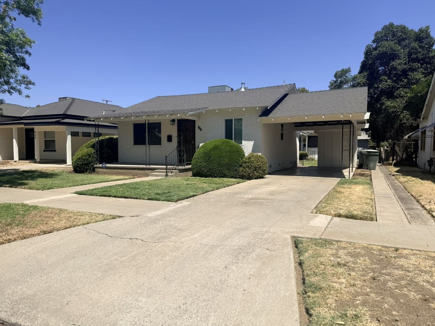 Merced Apartment: 823 W 21st St.