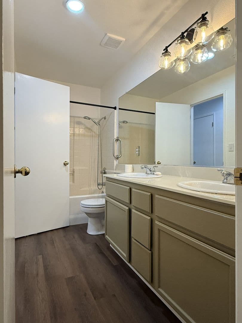 Atwater House: 997 Arrowwood Lane
