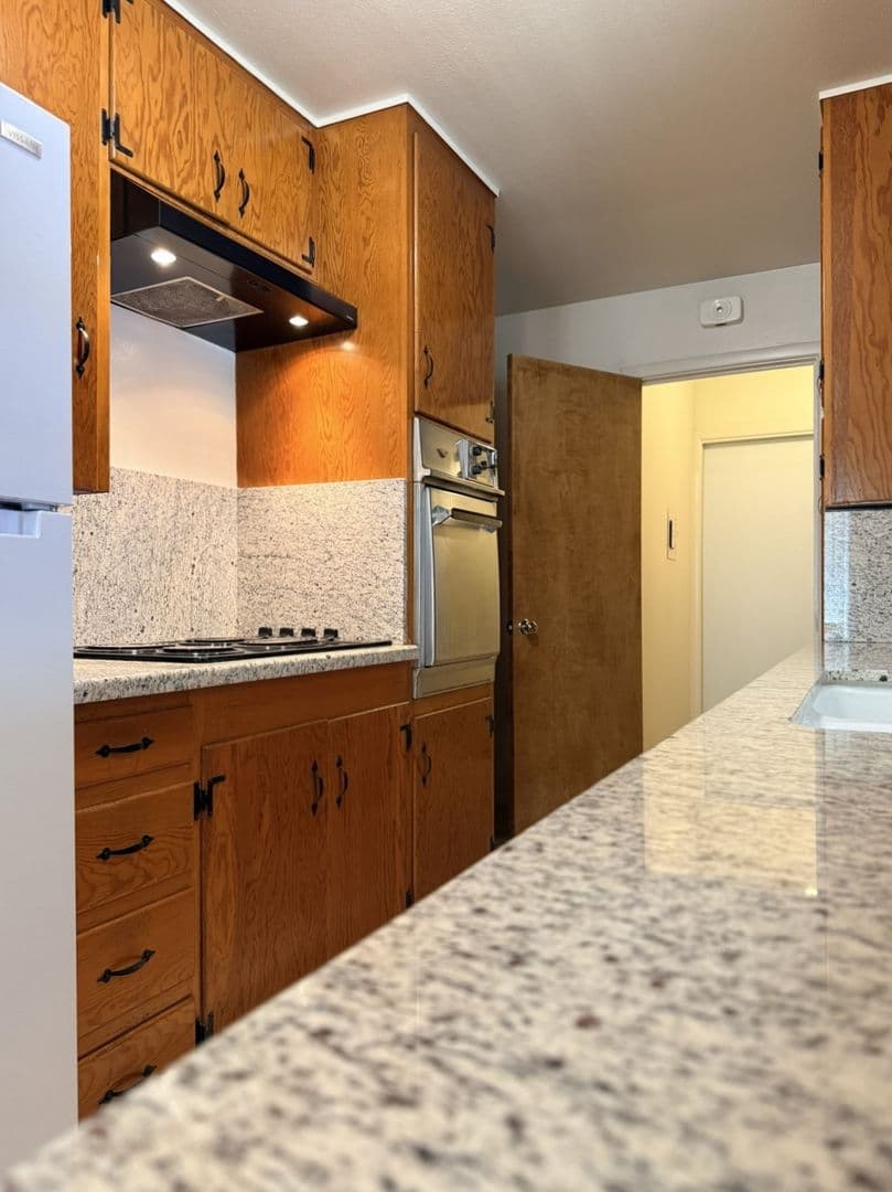 Merced Apartment: 823 W 21st St.