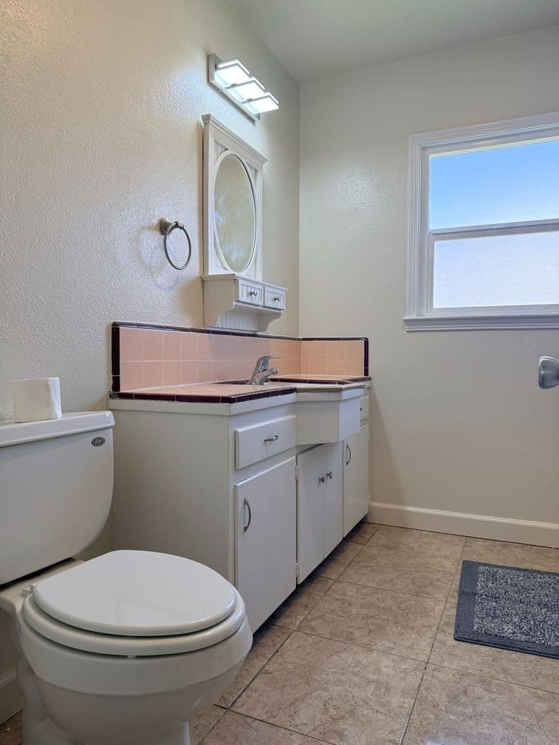 Merced House: 1820 Carol Ave