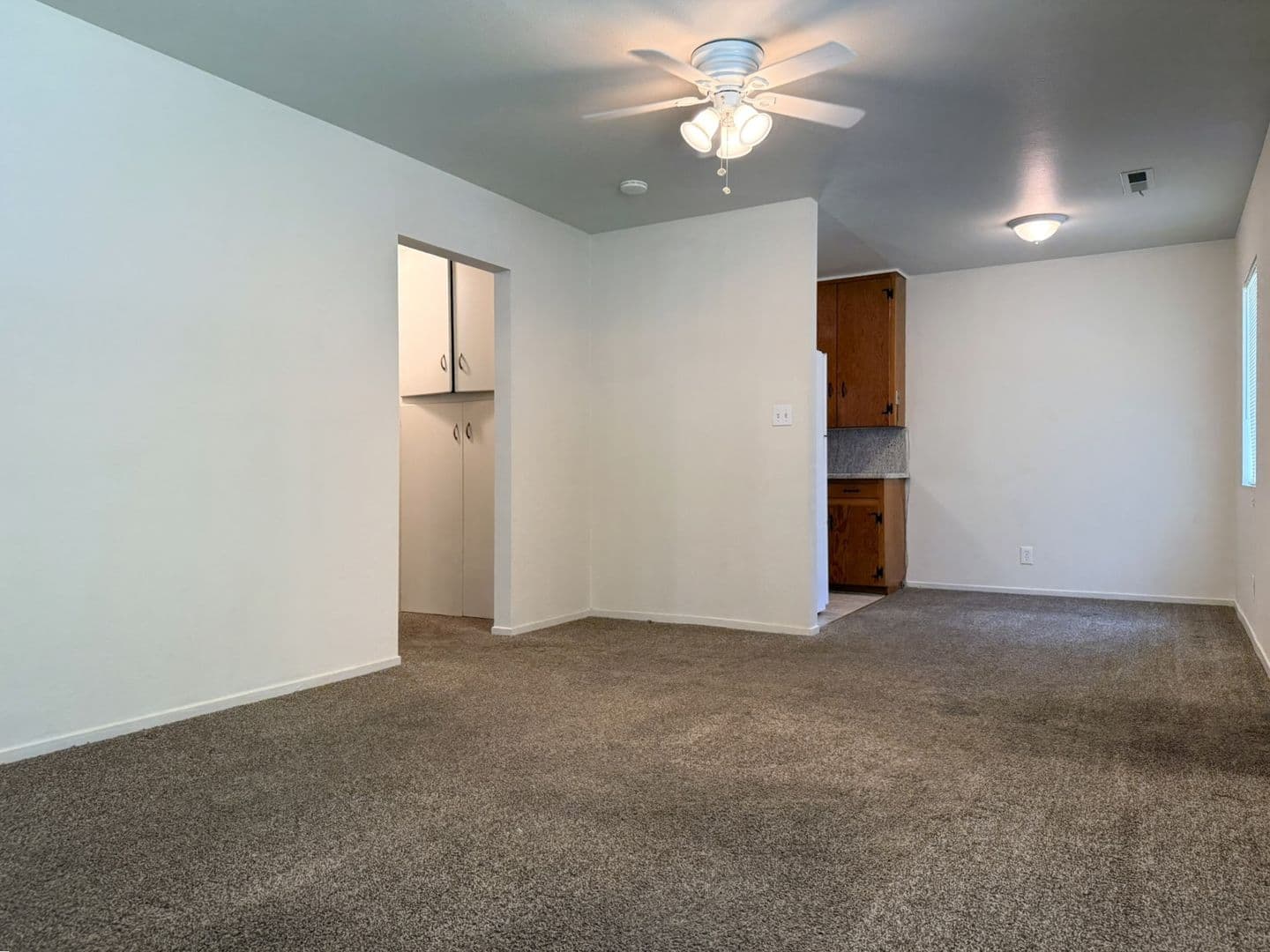 Merced Apartment: 823 W 21st St.
