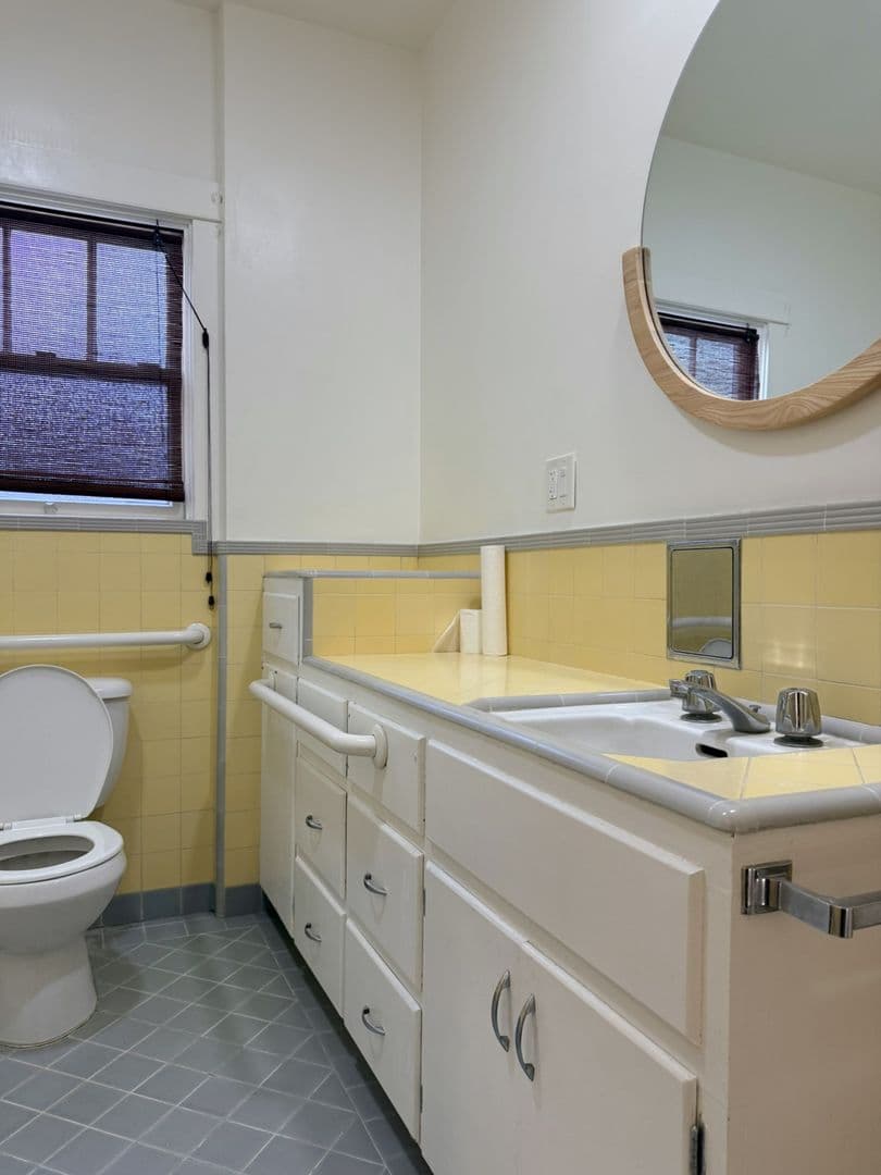 Merced House: 838 W 19th St.