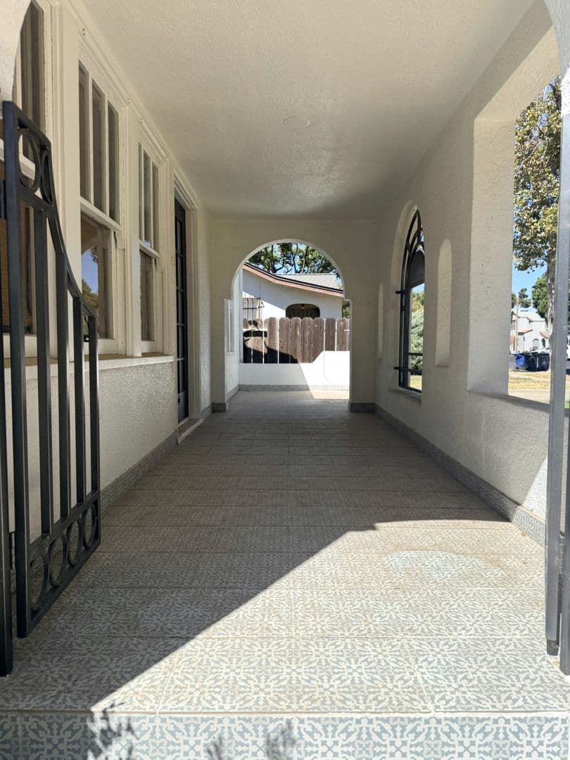 Merced House: 838 W 19th St.