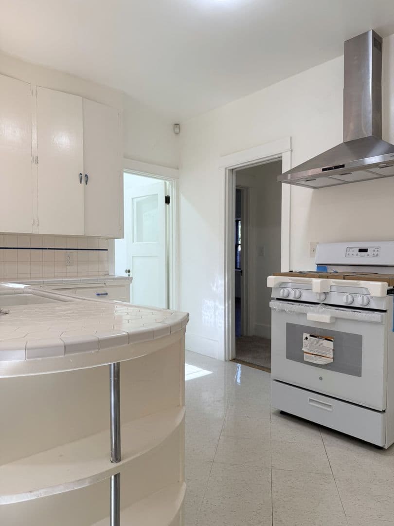 Merced House: 838 W 19th St.