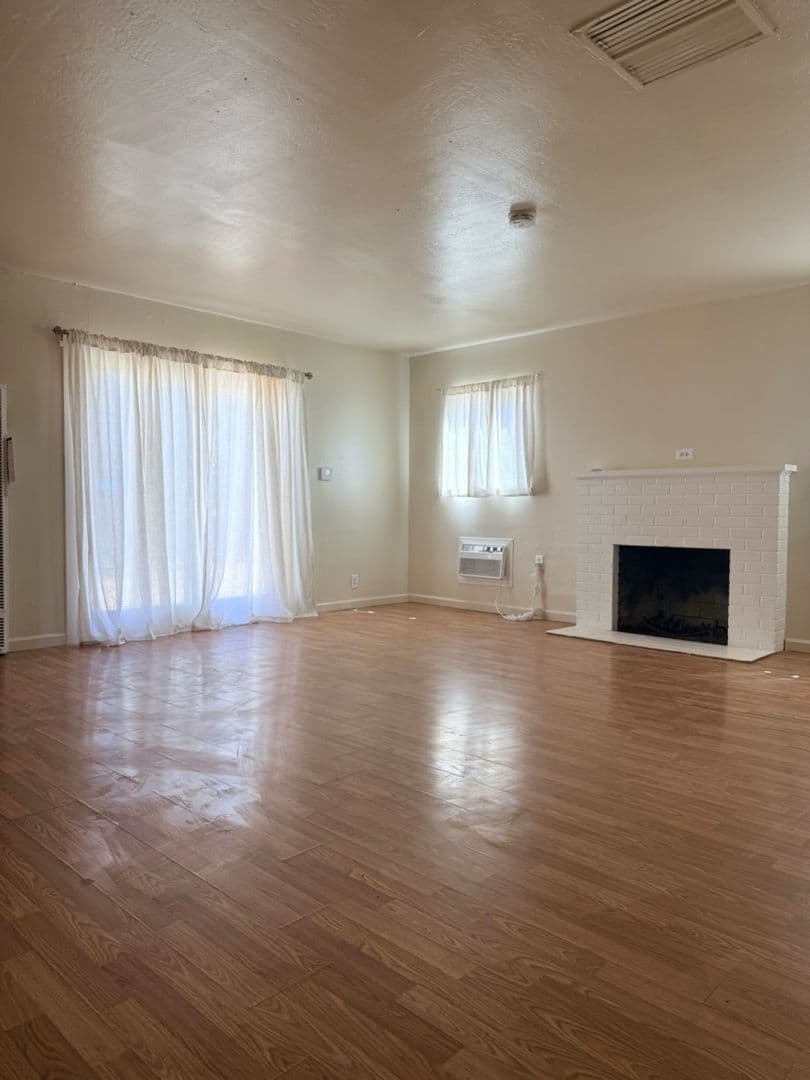 Merced House: 1820 Carol Ave