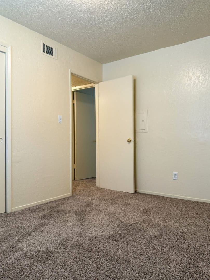 Merced Apartment: 2591 - 2597 Glen Avenue