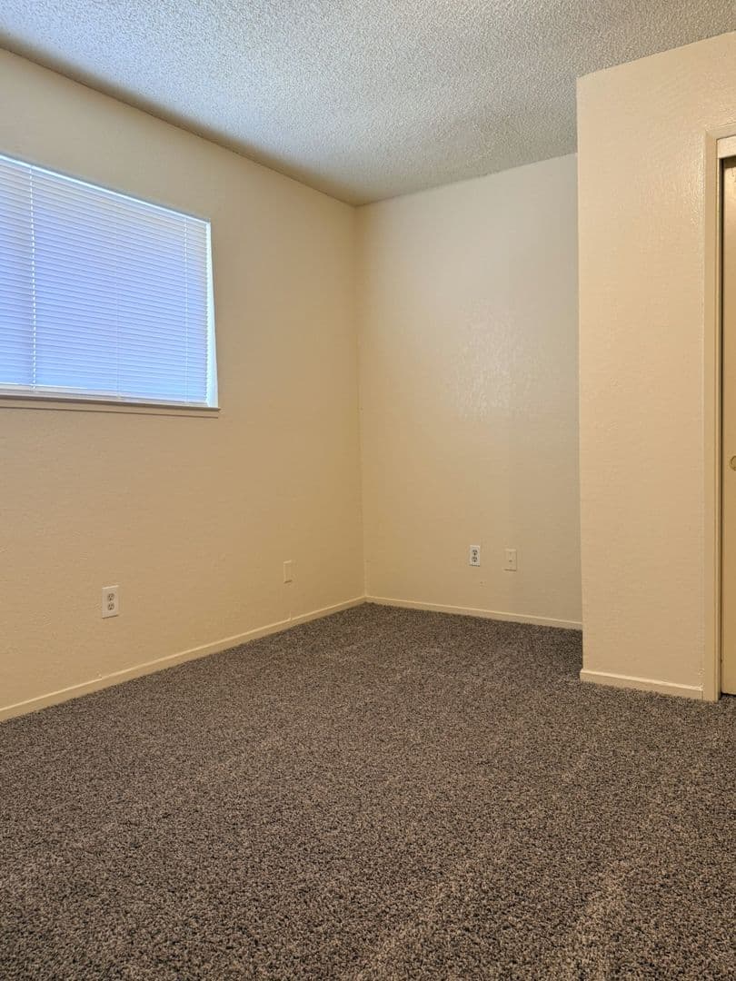 Merced Apartment: 2591 - 2597 Glen Avenue