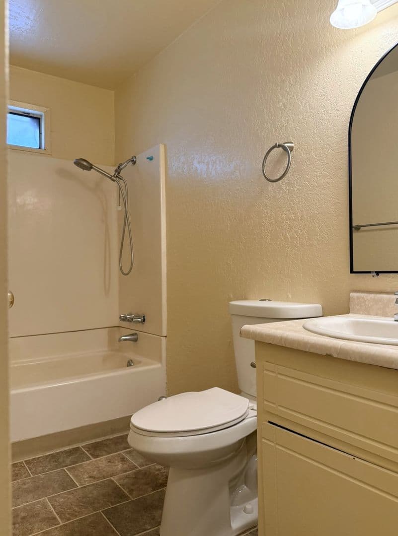 Merced Apartment: 2591 - 2597 Glen Avenue