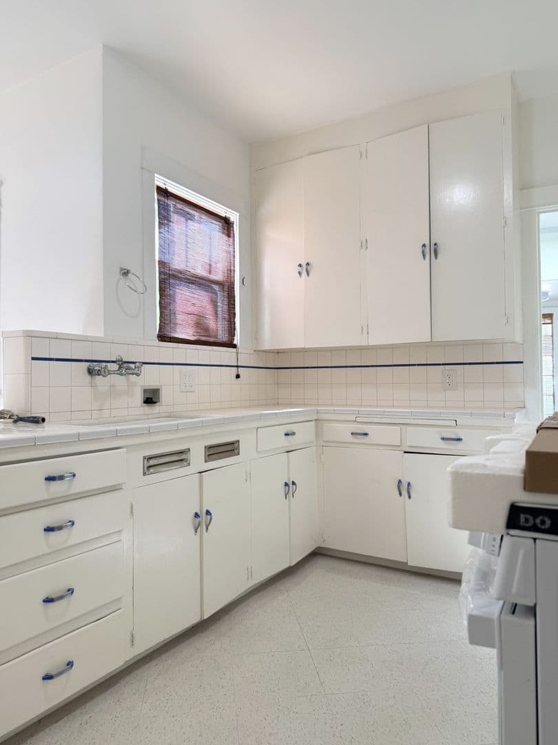 Merced House: 838 W 19th St.