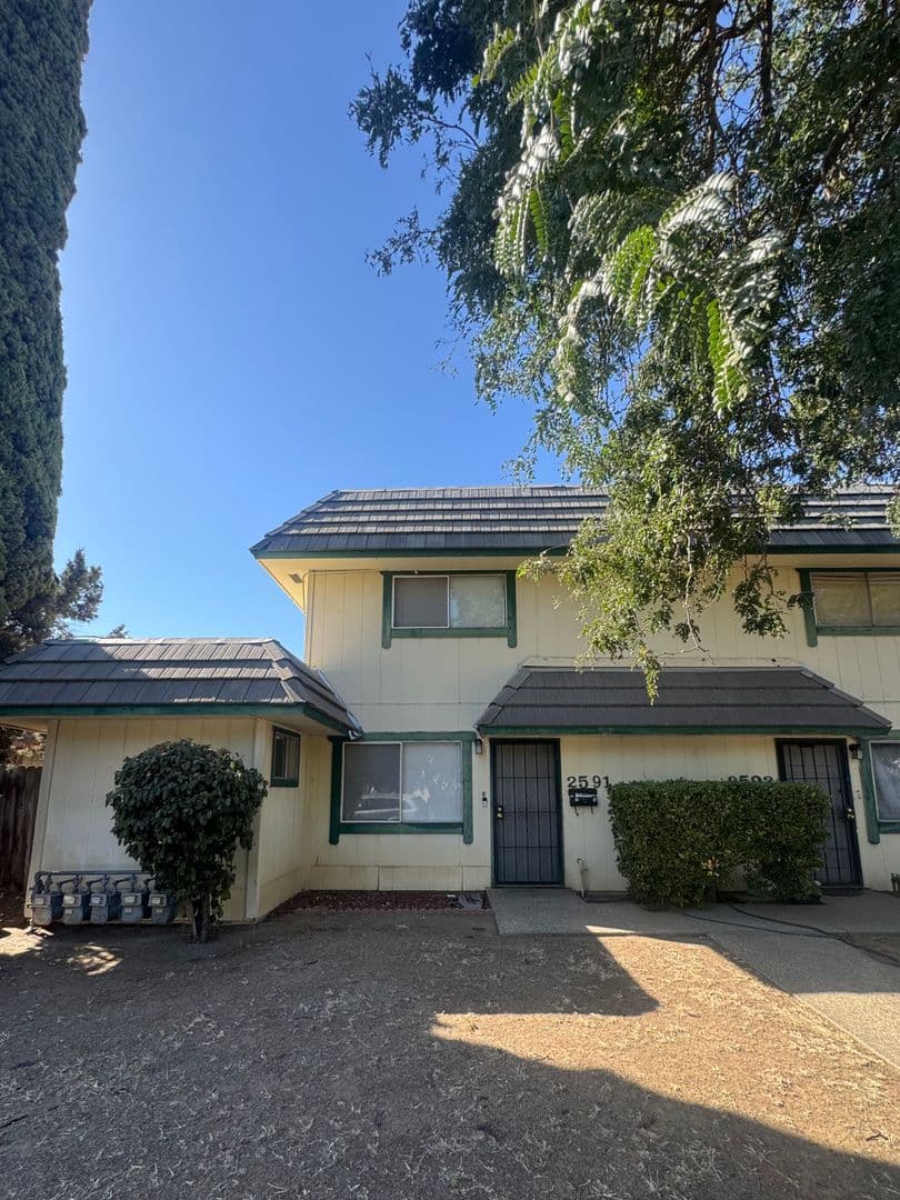 Merced Apartment: 2591 - 2597 Glen Avenue