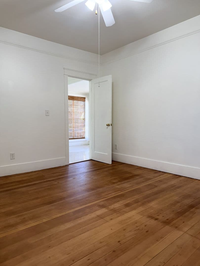 Merced House: 838 W 19th St.