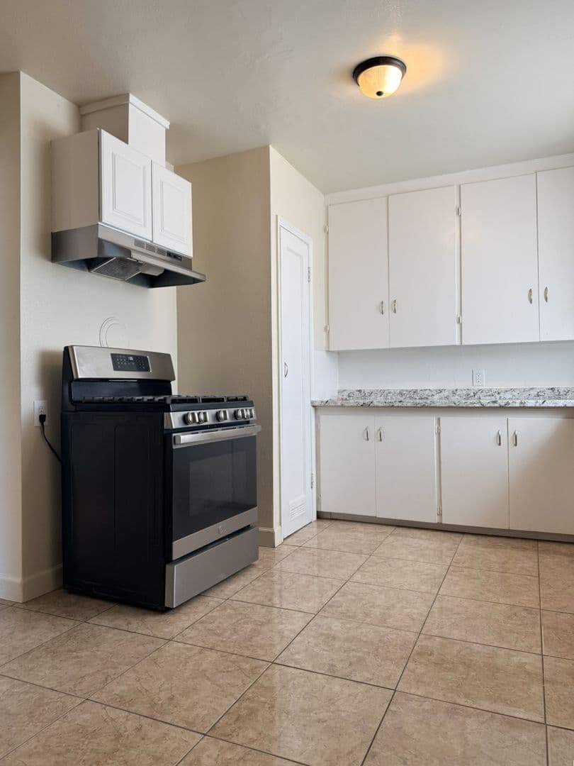 Merced House: 1820 Carol Ave