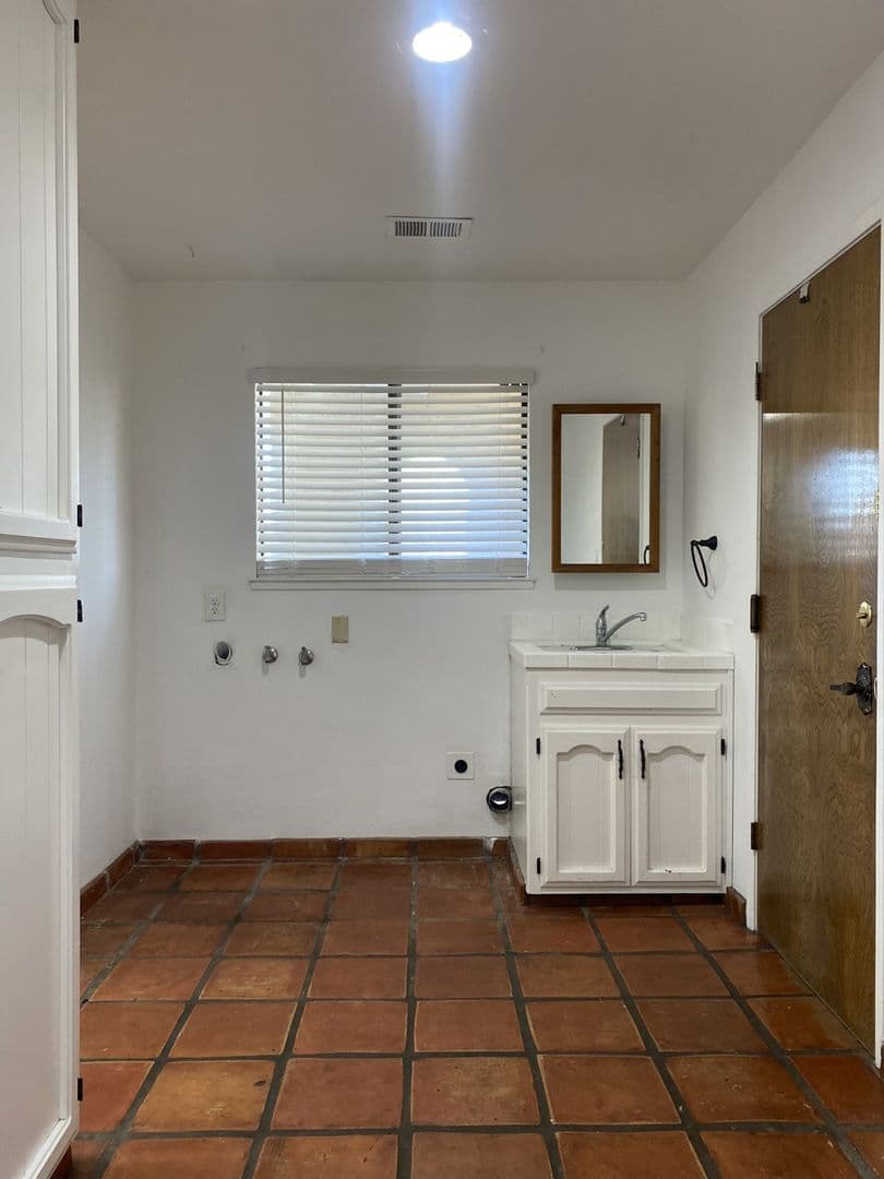 Merced House: 1399 Oregon Drive