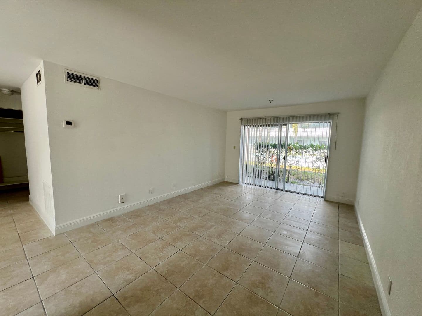 Plantation Apartment: 4251 NW 5th St.