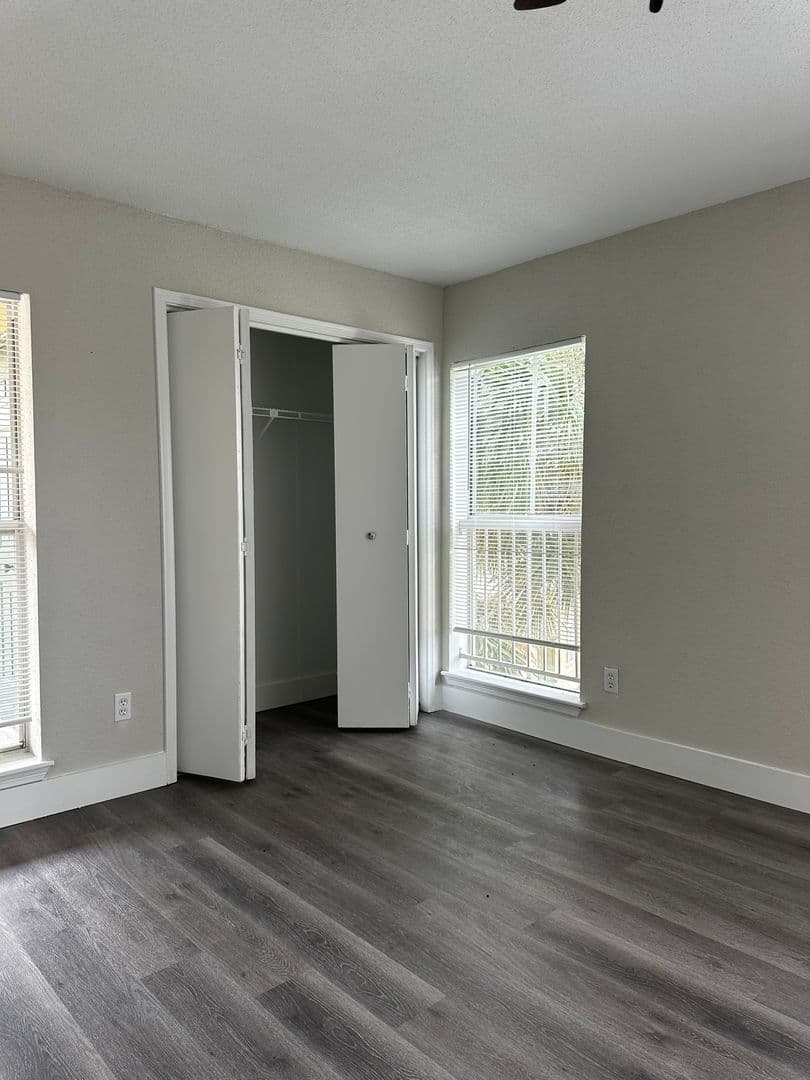 Coral Springs Apartment: 833 Riverside Dr # 831