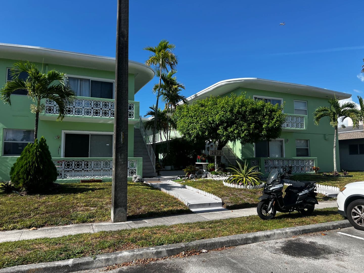 North Miami Beach Apartment: 2072 NE 169TH ST.