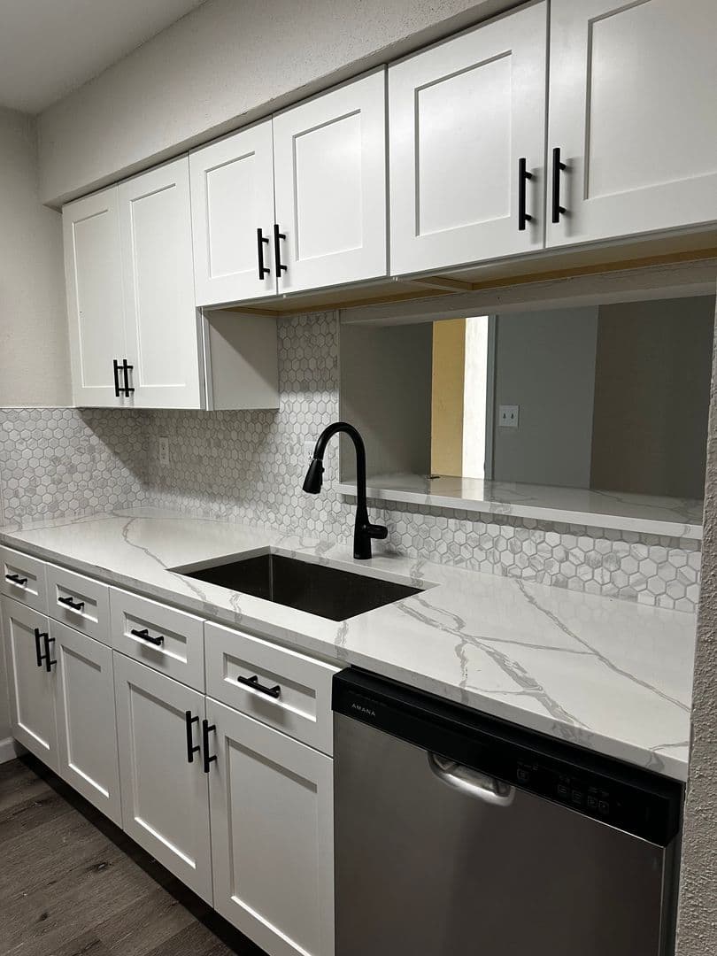 Coral Springs Apartment: 833 Riverside Dr # 831