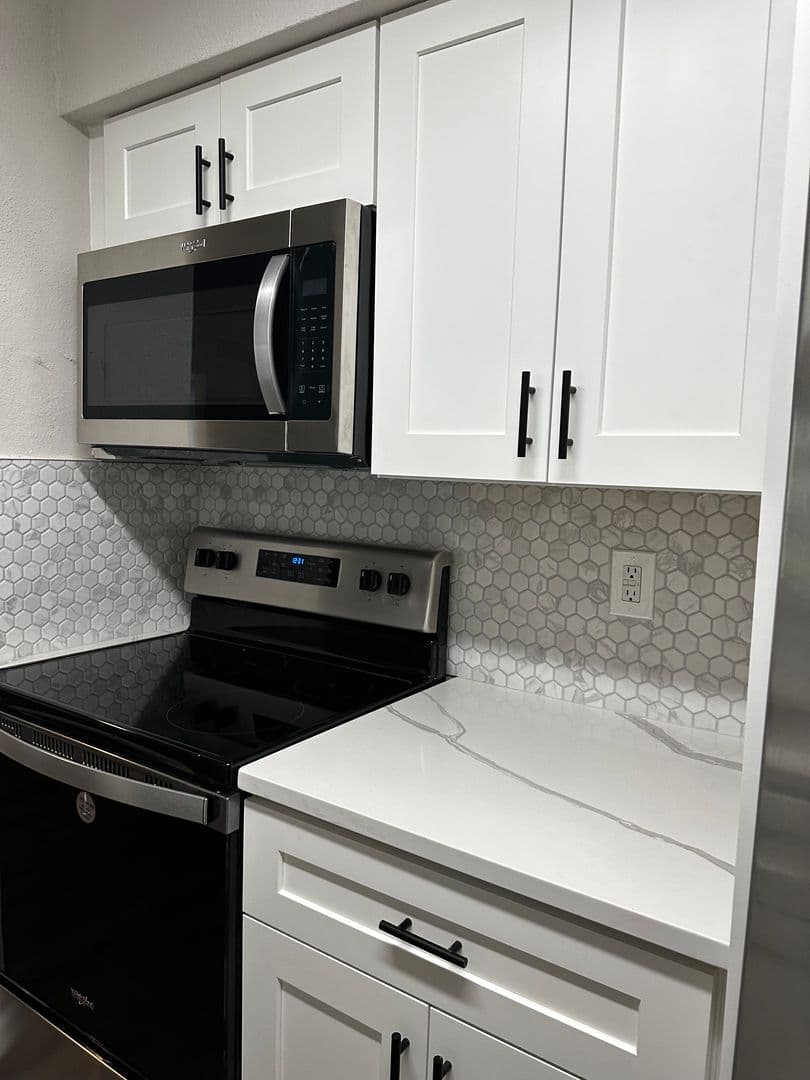 Coral Springs Apartment: 833 Riverside Dr # 831