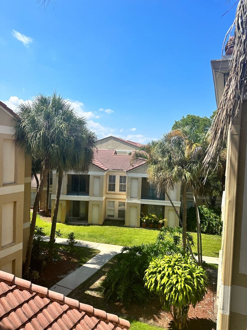 Coral Springs Apartment: 833 Riverside Dr # 831