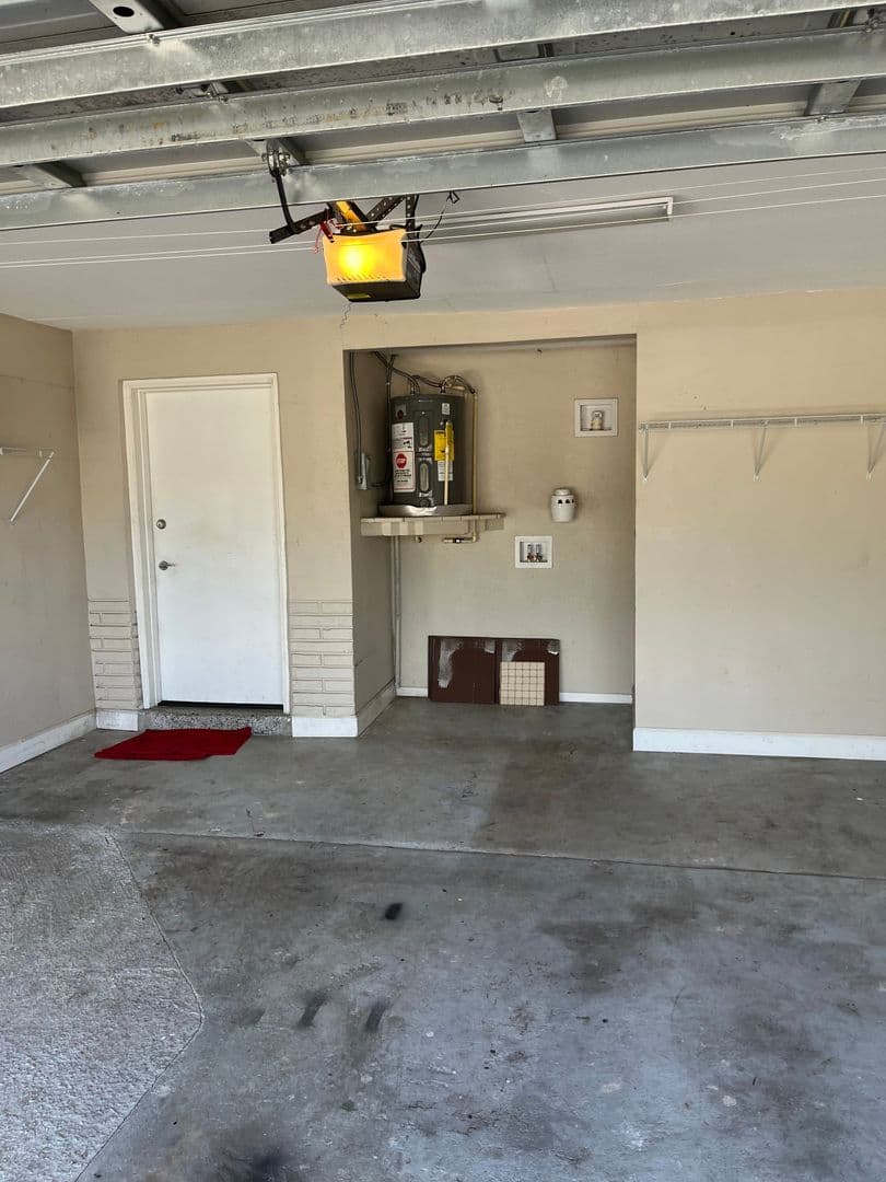 Seminole House: 10723 109th St