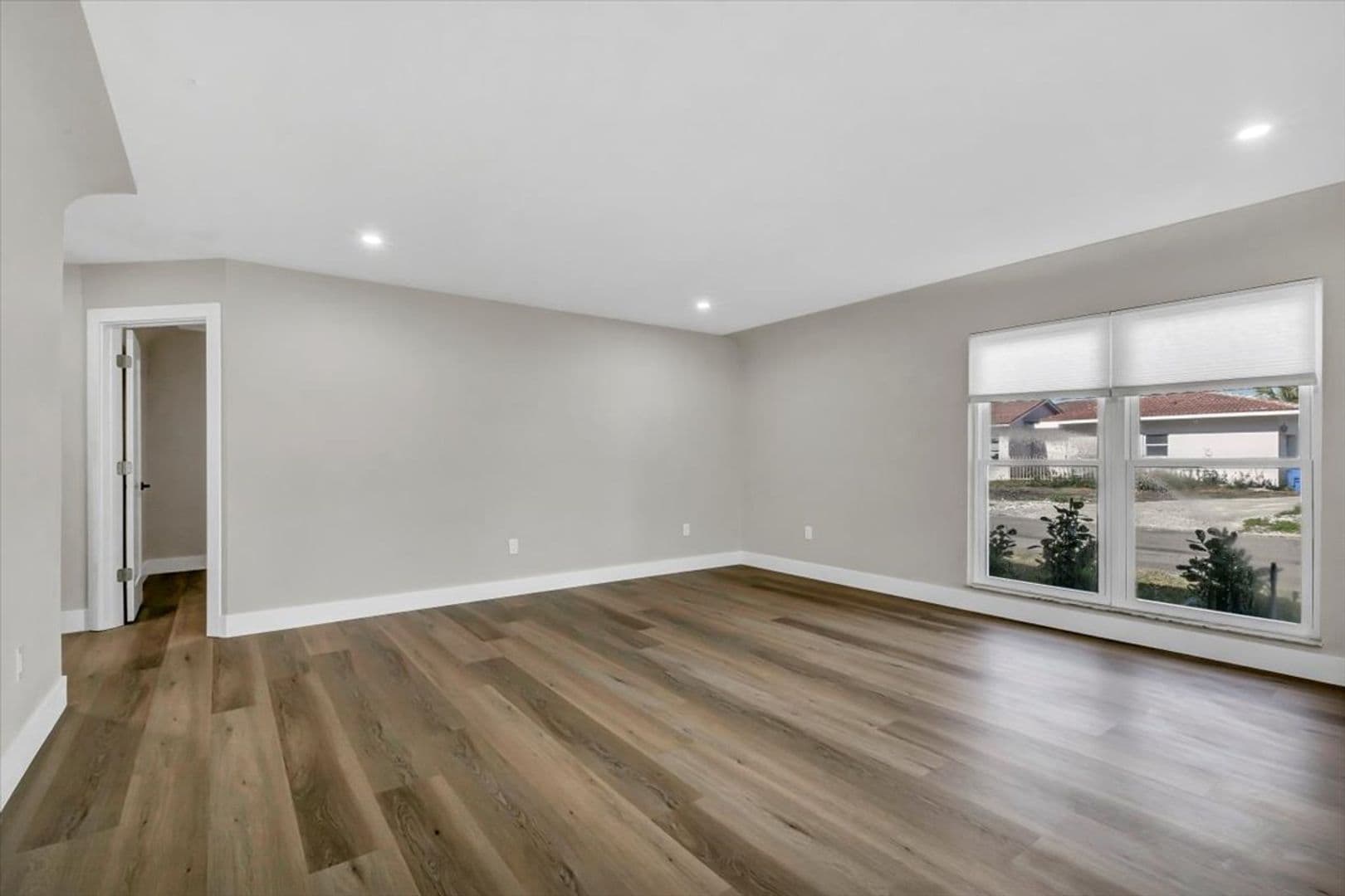 St Petersburg House: 525 Lamara Way NE