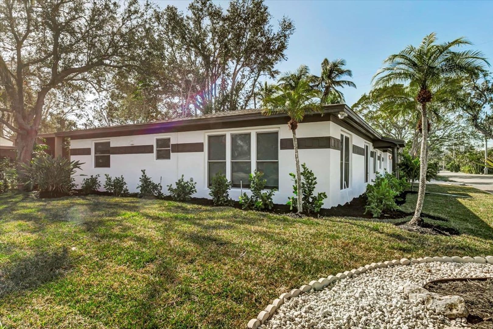 St Petersburg House: 525 Lamara Way NE