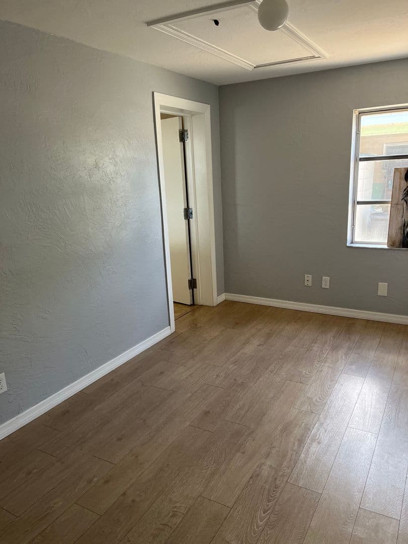 Seminole House: 10723 109th St