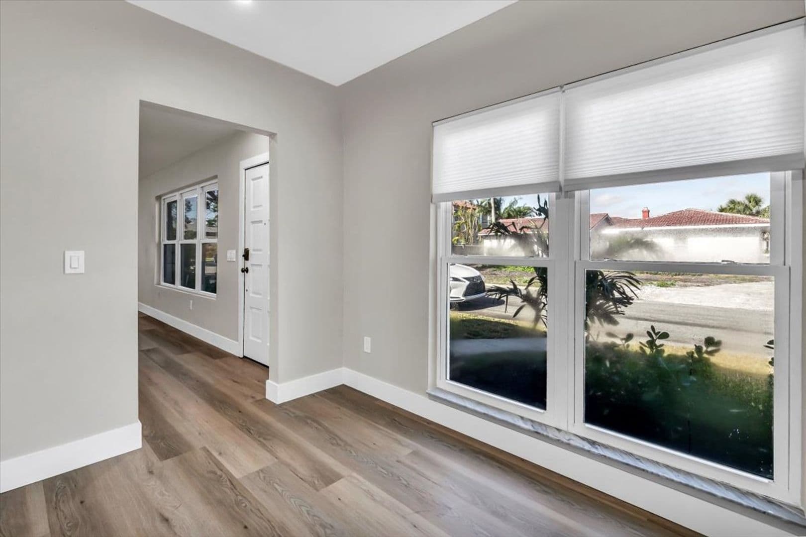 St Petersburg House: 525 Lamara Way NE