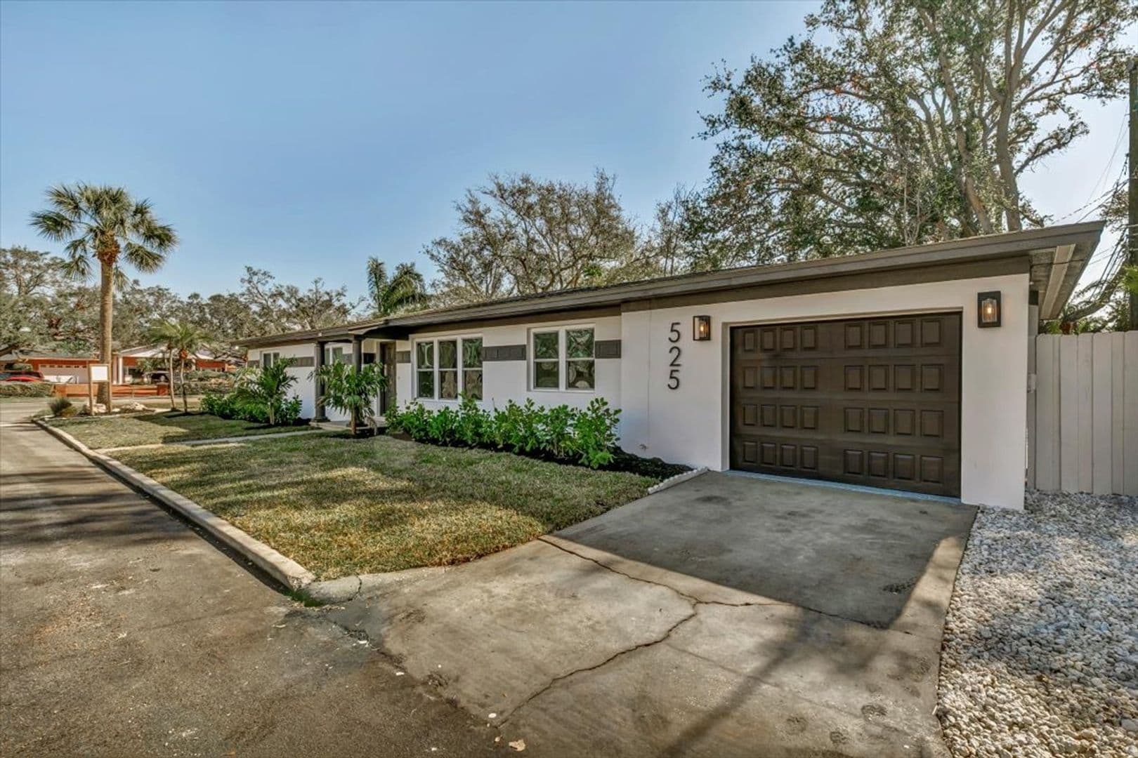 St Petersburg House: 525 Lamara Way NE
