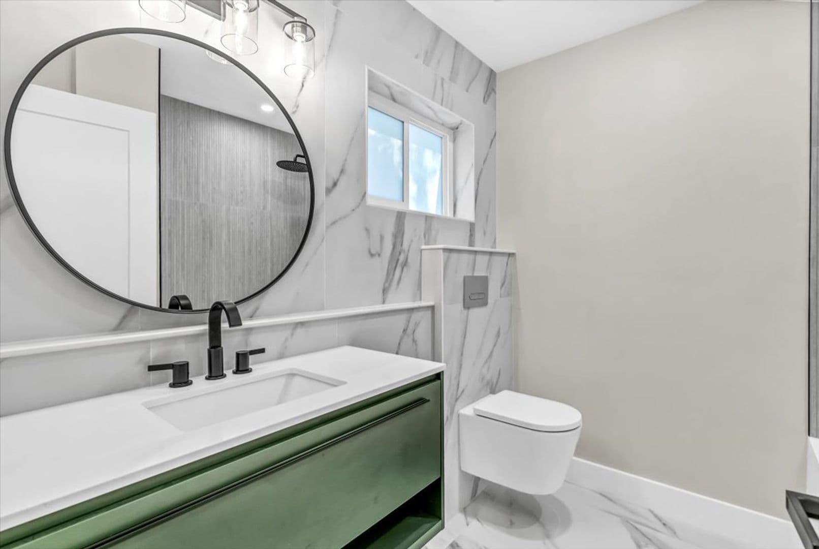 St Petersburg House: 525 Lamara Way NE
