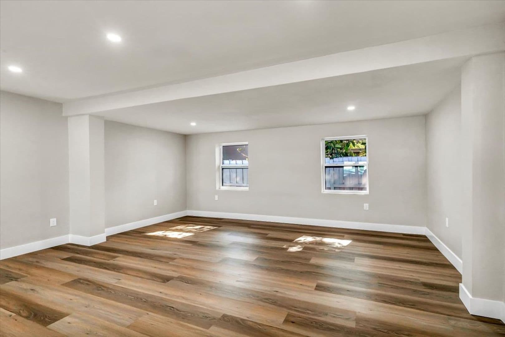 St Petersburg House: 525 Lamara Way NE