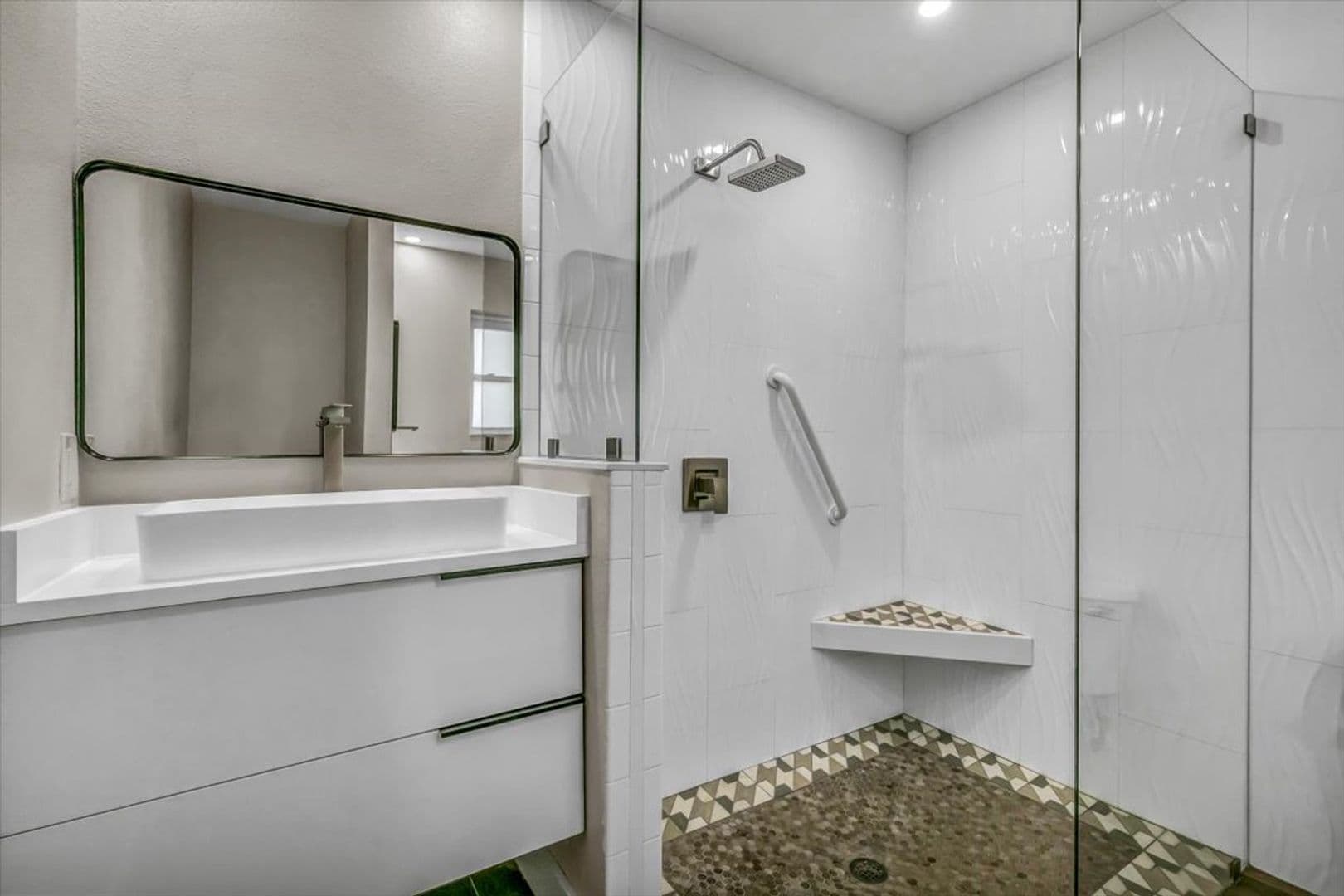 St Petersburg House: 525 Lamara Way NE