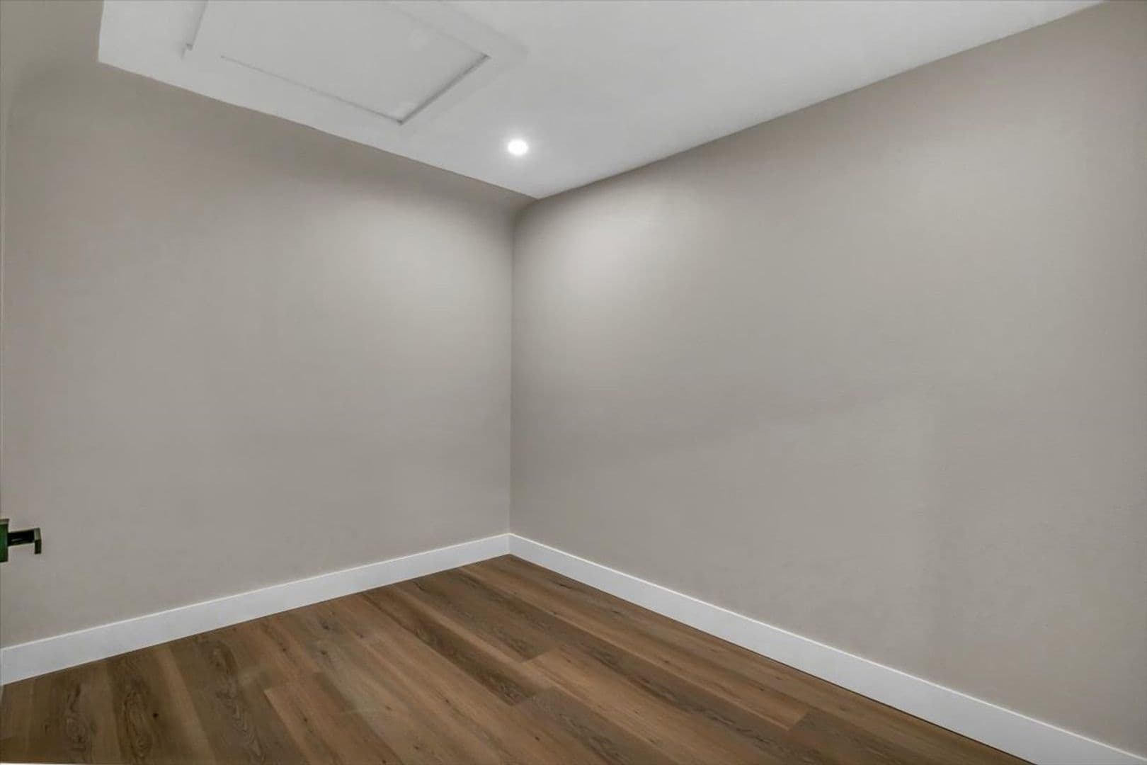 St Petersburg House: 525 Lamara Way NE