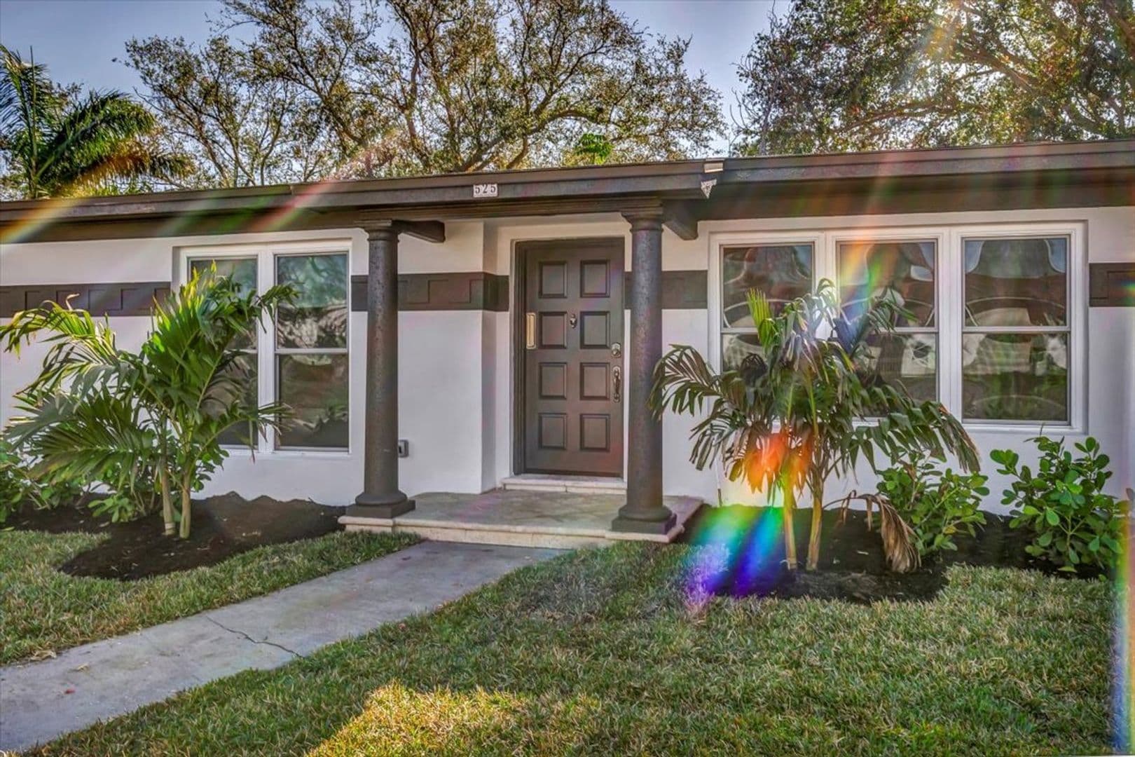 St Petersburg House: 525 Lamara Way NE