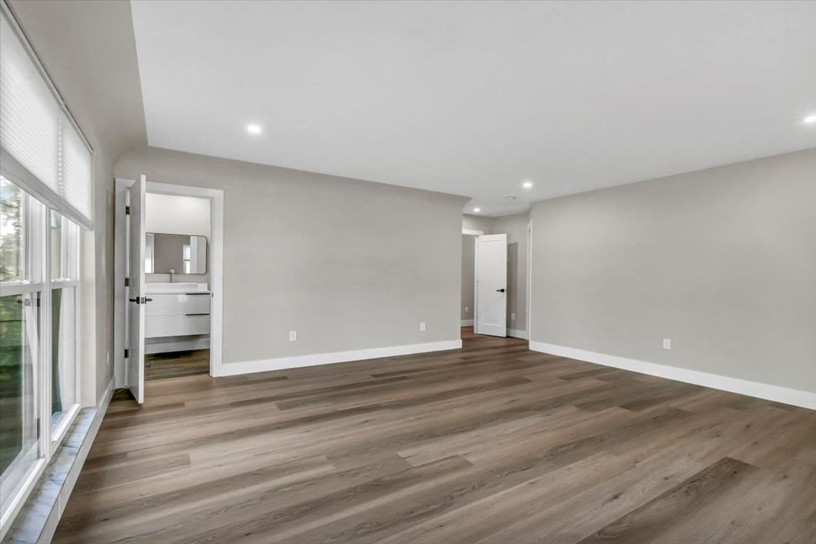 St Petersburg House: 525 Lamara Way NE