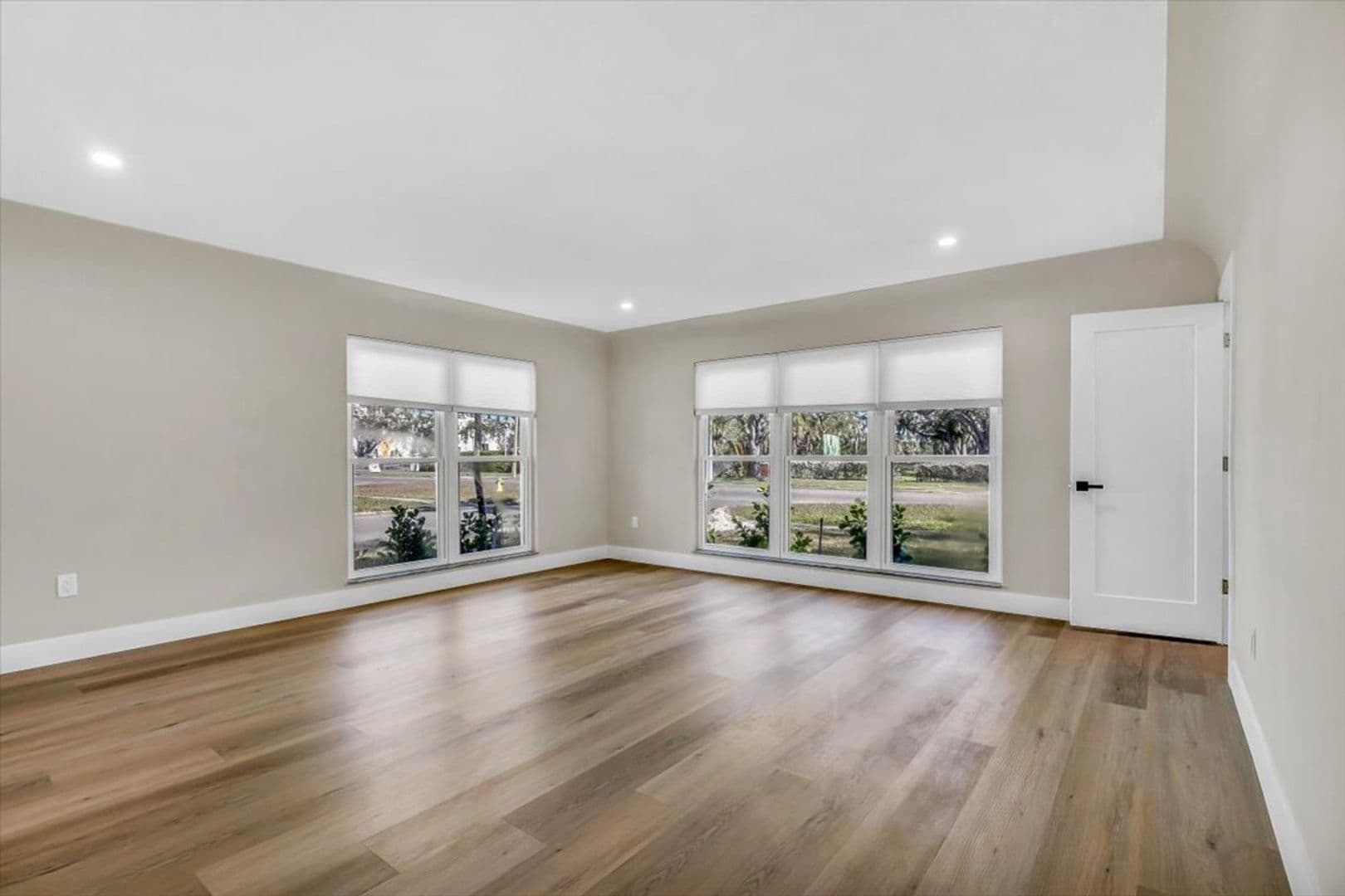St Petersburg House: 525 Lamara Way NE