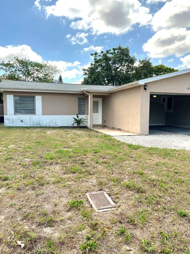 Seminole House: 10723 109th St