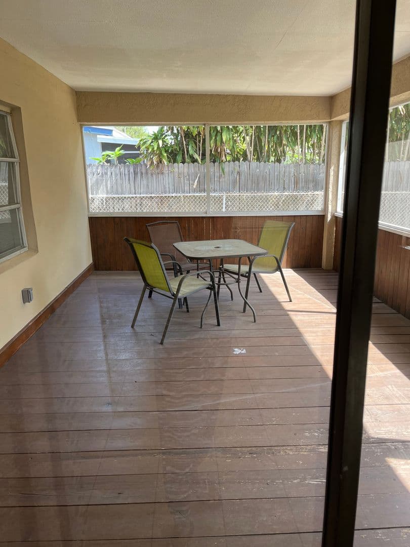 Seminole House: 10723 109th St
