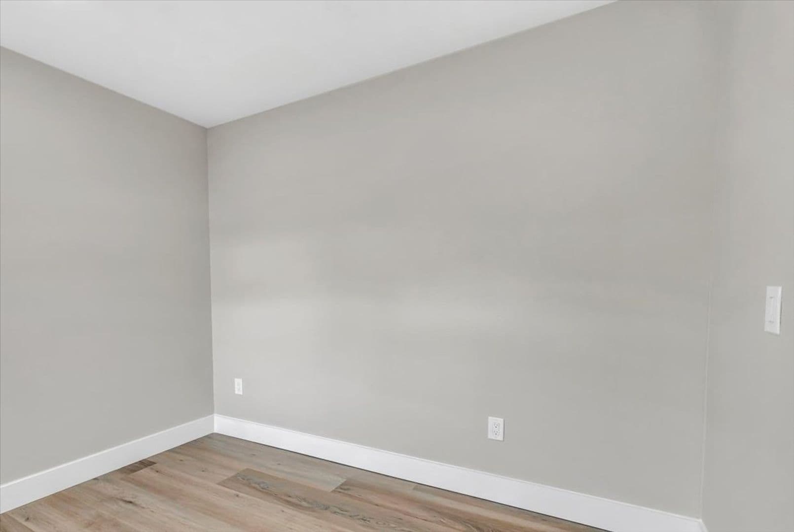 St Petersburg House: 525 Lamara Way NE