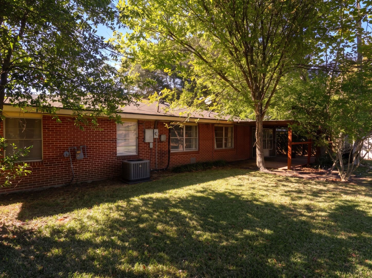 Shreveport House: 3924 Reily Ln