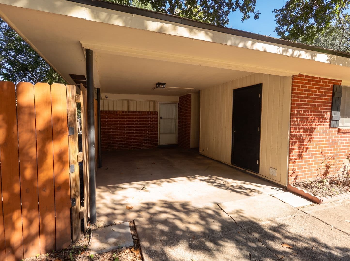 Shreveport House: 3924 Reily Ln