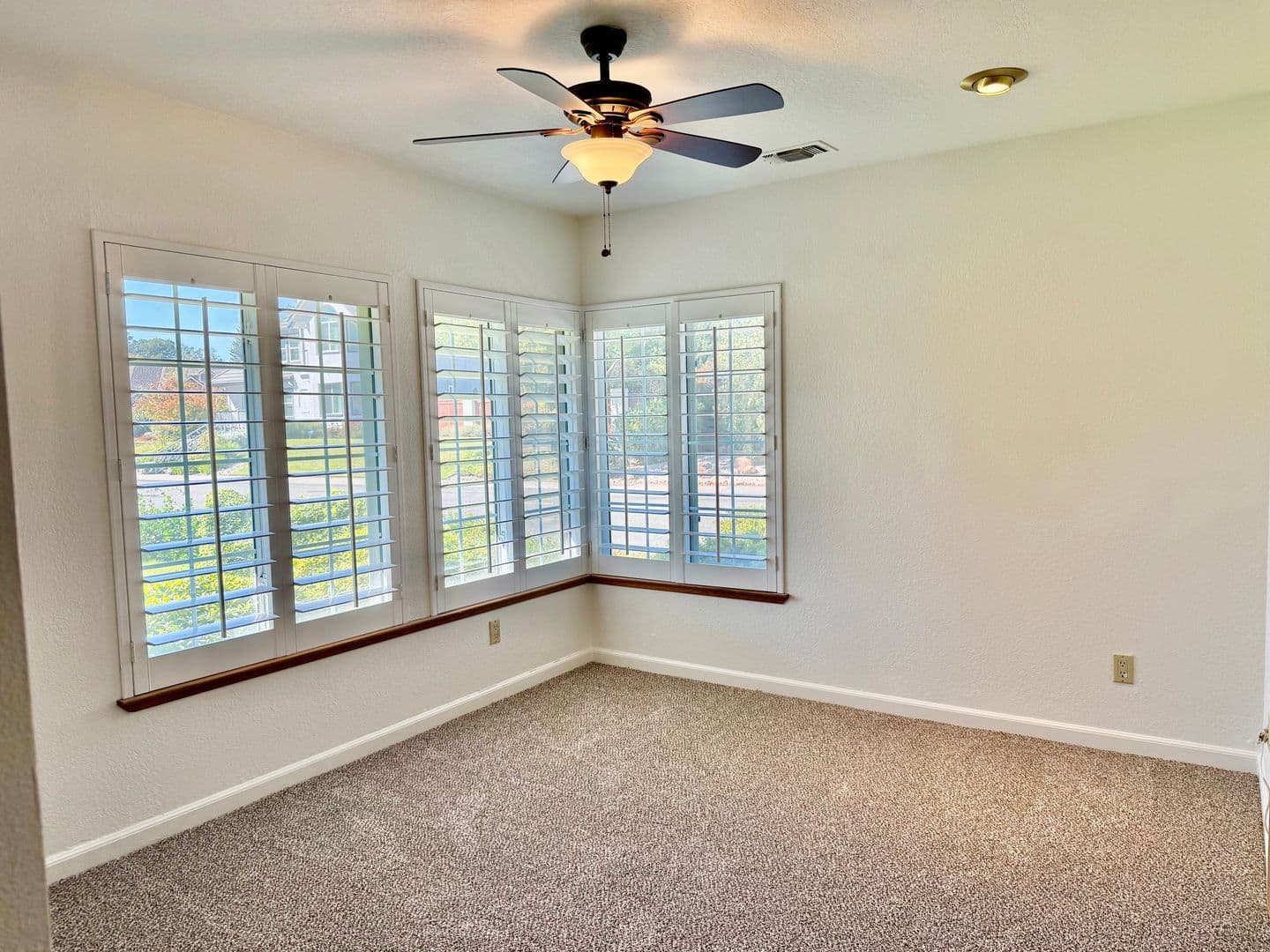 Roseville House: 1101 Newport Way
