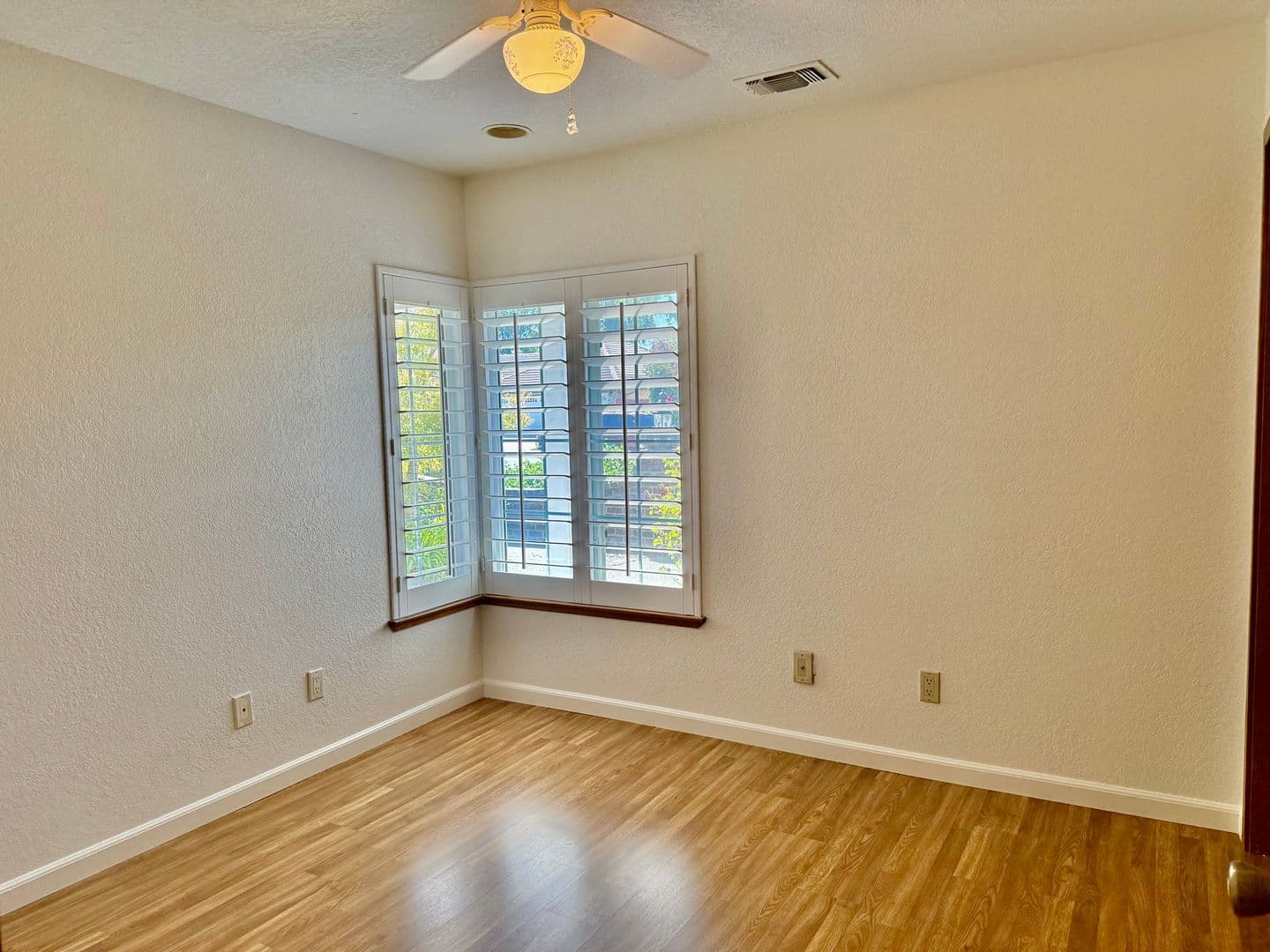 Roseville House: 1101 Newport Way