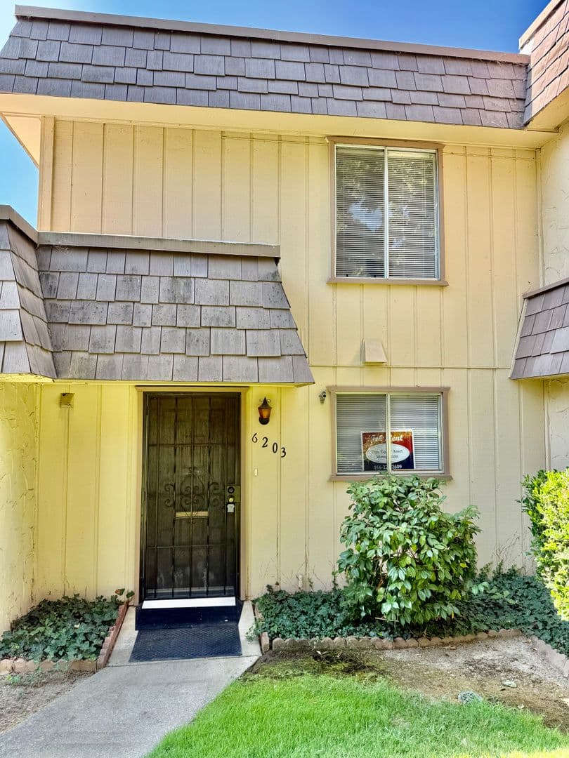 Carmichael Townhome: 6203 Via Casitas