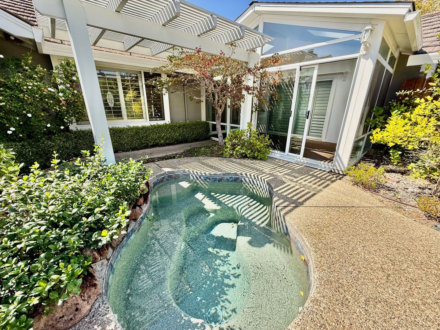 Roseville House: 1101 Newport Way