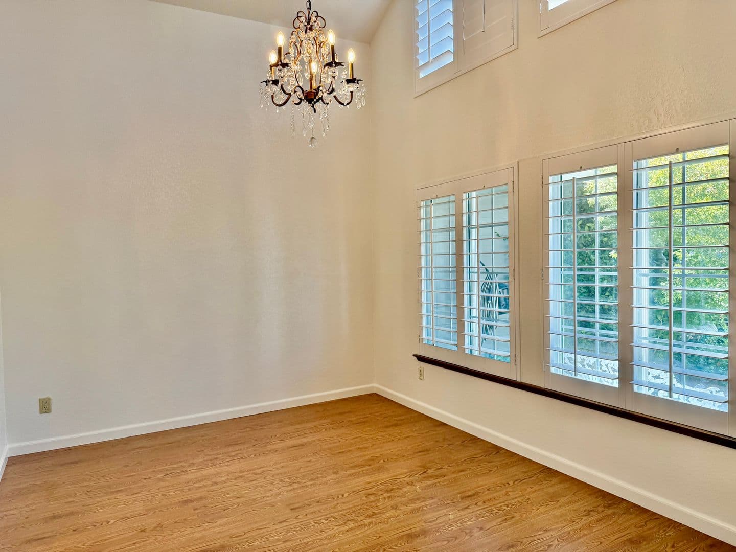 Roseville House: 1101 Newport Way