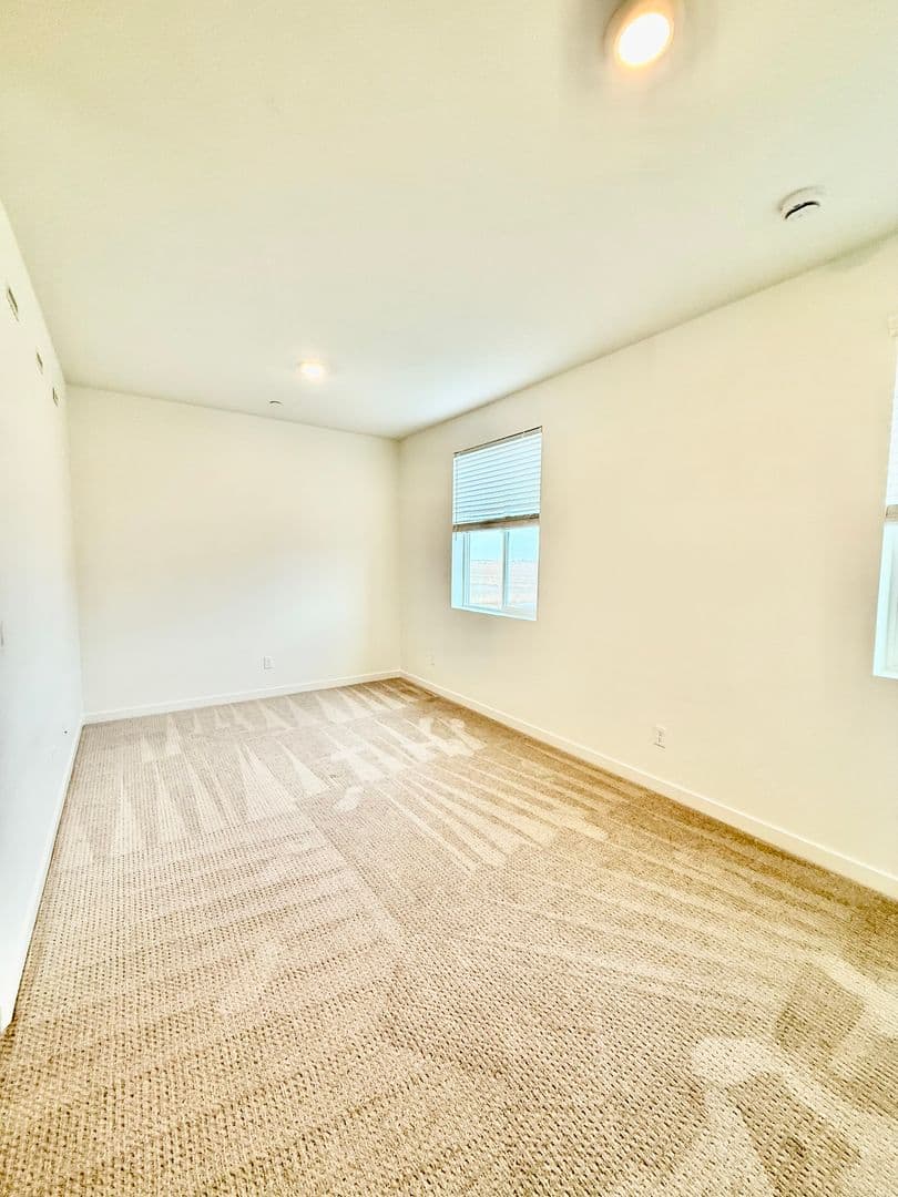Roseville House: 7377 Moon Dream Way